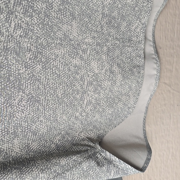 Athleta Zuma Printed Top V Neck High Low Size XS Women’s Viper Shadow Olive - Picture 8 of 15